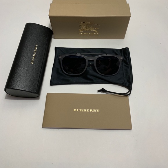 Burberry Sunglasses Authentic Made in Italy Unisex - Picture 2 of 8
